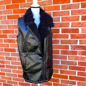 NWOT Jkt Black Vegan Leather Shearling Asymetrical Zip Vest Womens Medium